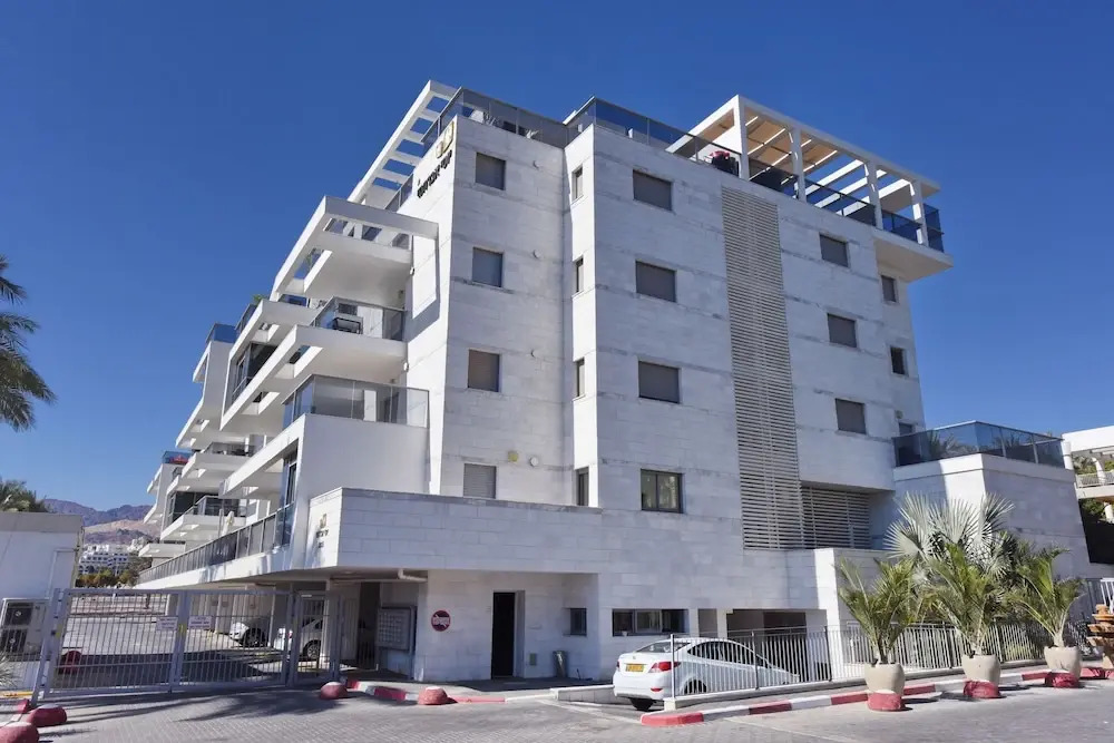 Avi's Suites Yossi Avrahami Royal Park
