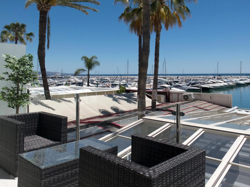 Front Port Line Sleeps 6
