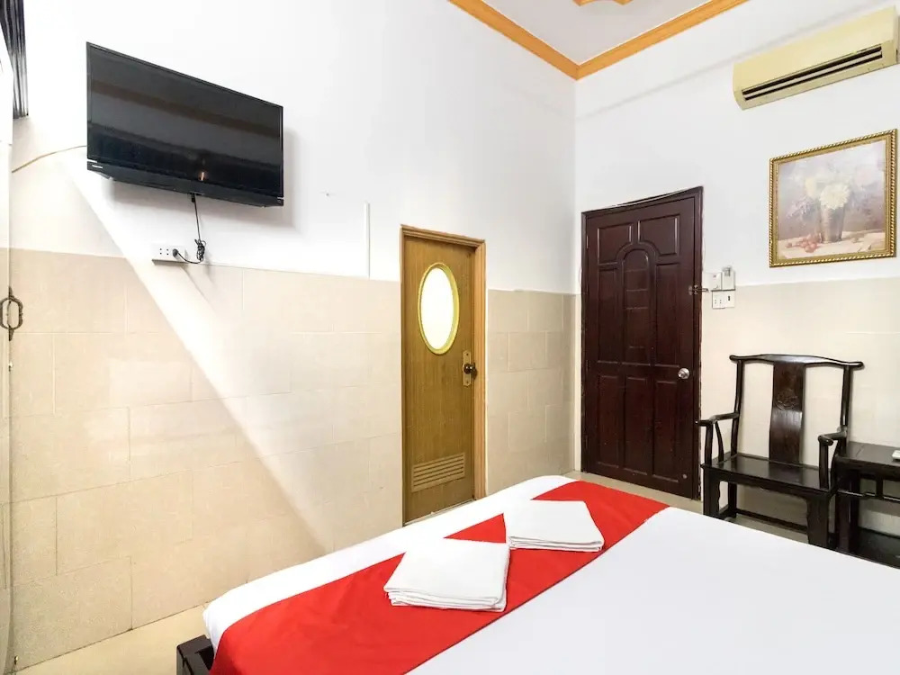 Huong Hotel by OYO Rooms