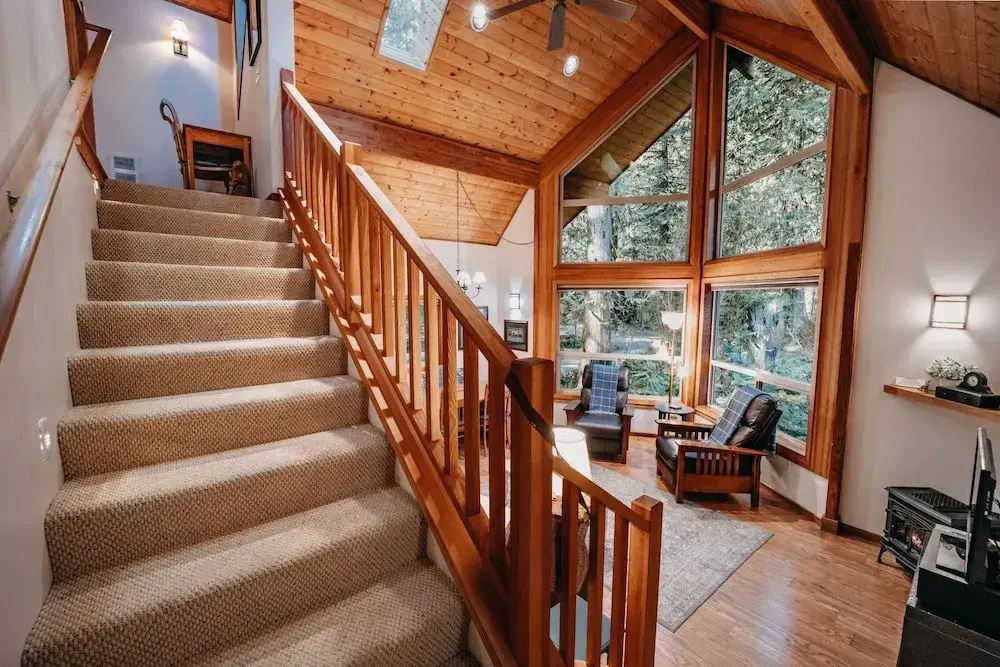 Snowline Cabin #4 - Pet-friendly Cedar Cabin With a Private Outdoor hot Tub!
