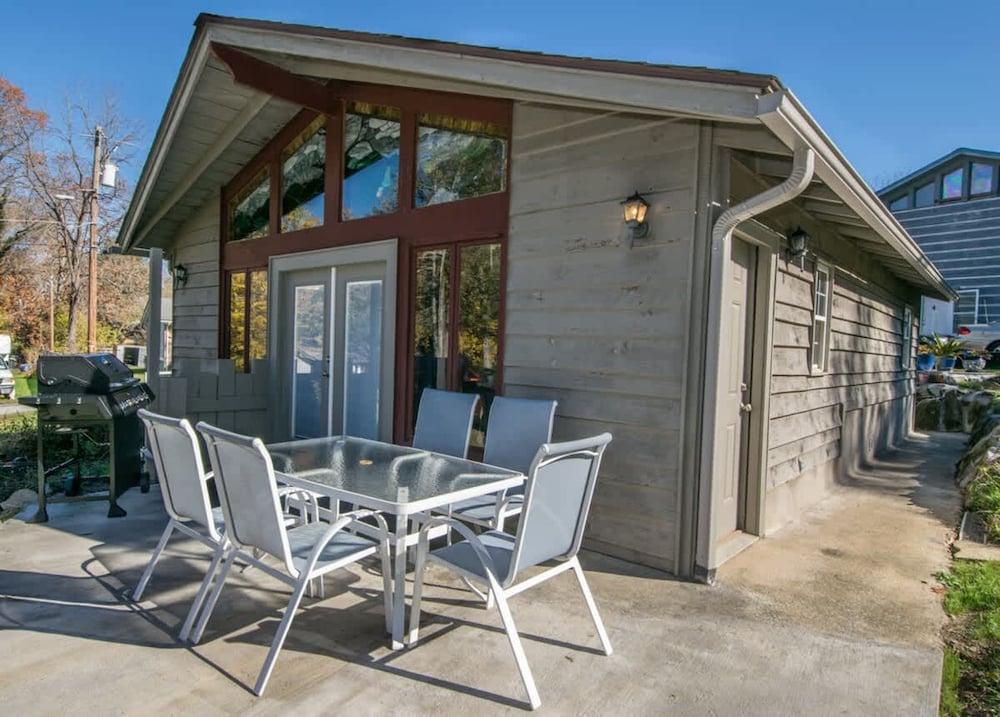 Artsy 2bdr Cottage w Free Tix 5 Min to Main St