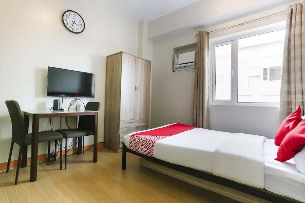 OYO 467 Trees Residences