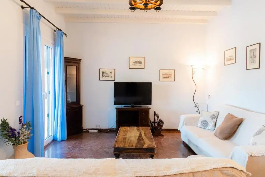 Villa Dimitris - just 600 meters away from the beach!!! by MediterraneanVillas