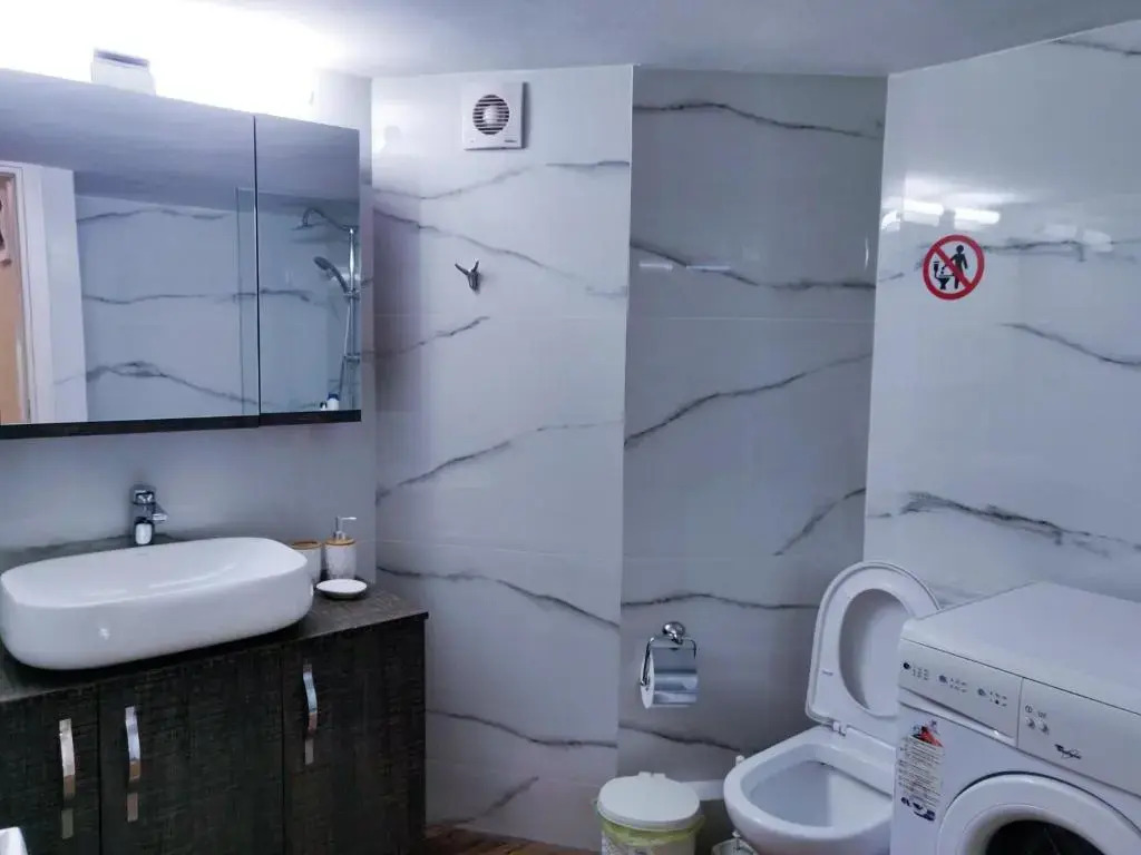 Luxury Suites with KING-SIZED bed