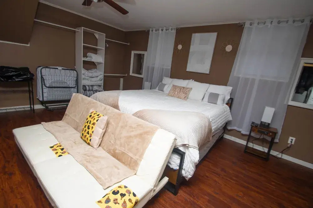 The Big Bamboo 4 Bedroom Home by RedAwning