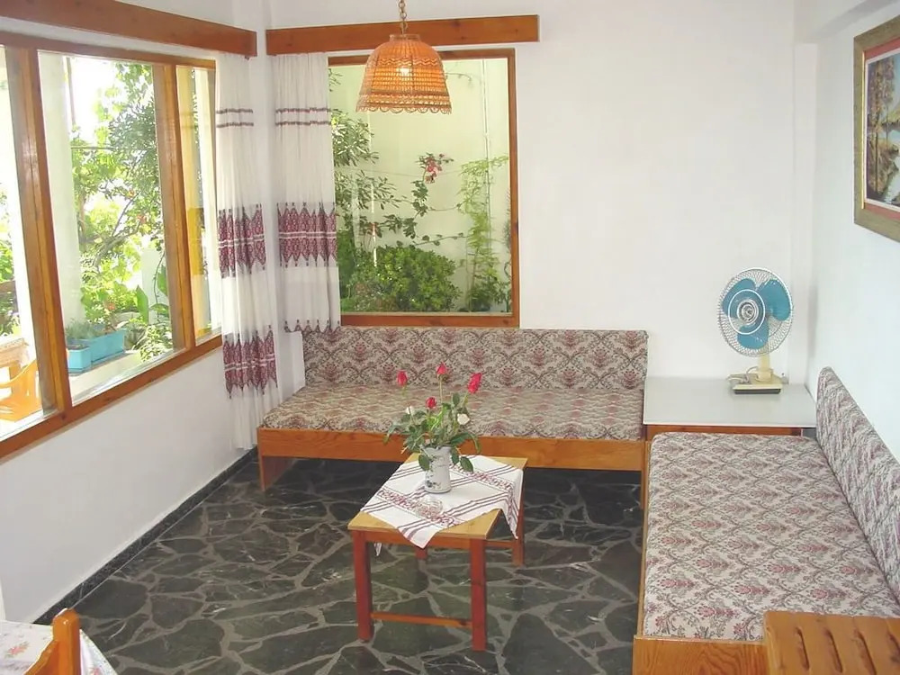 Studios Romantica