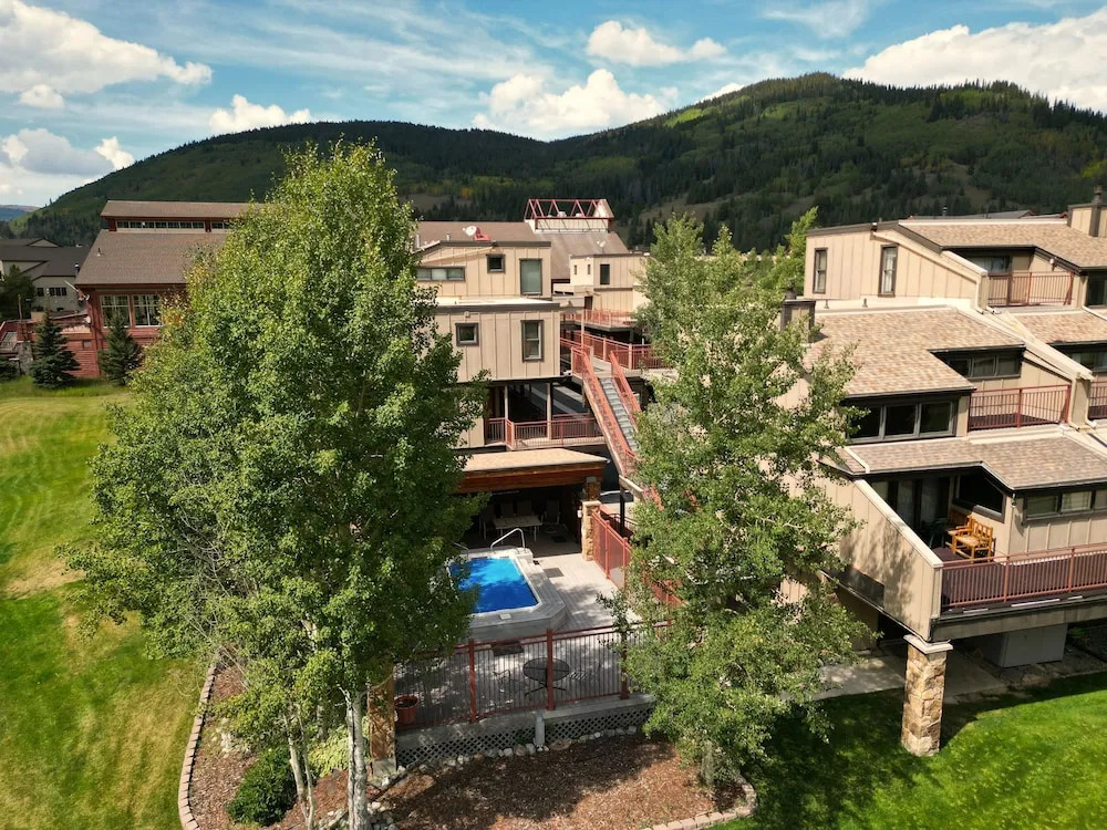 Vp211 Village Point 2 Bedroom Condo by RedAwning