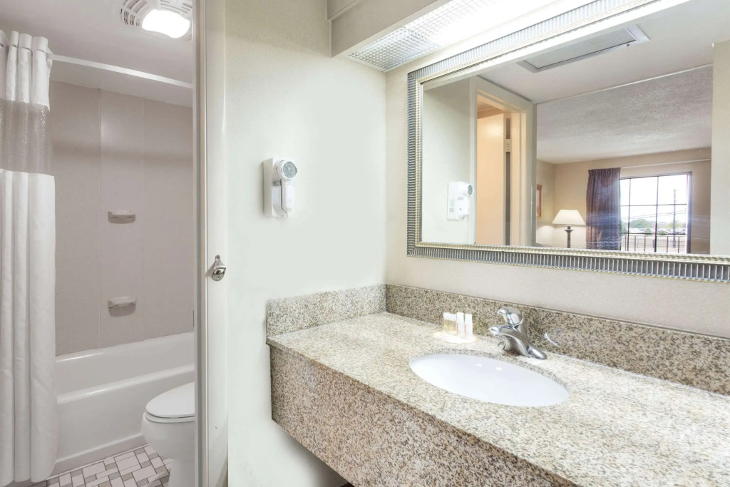 Days Inn by Wyndham Camp Springs Andrews AFB