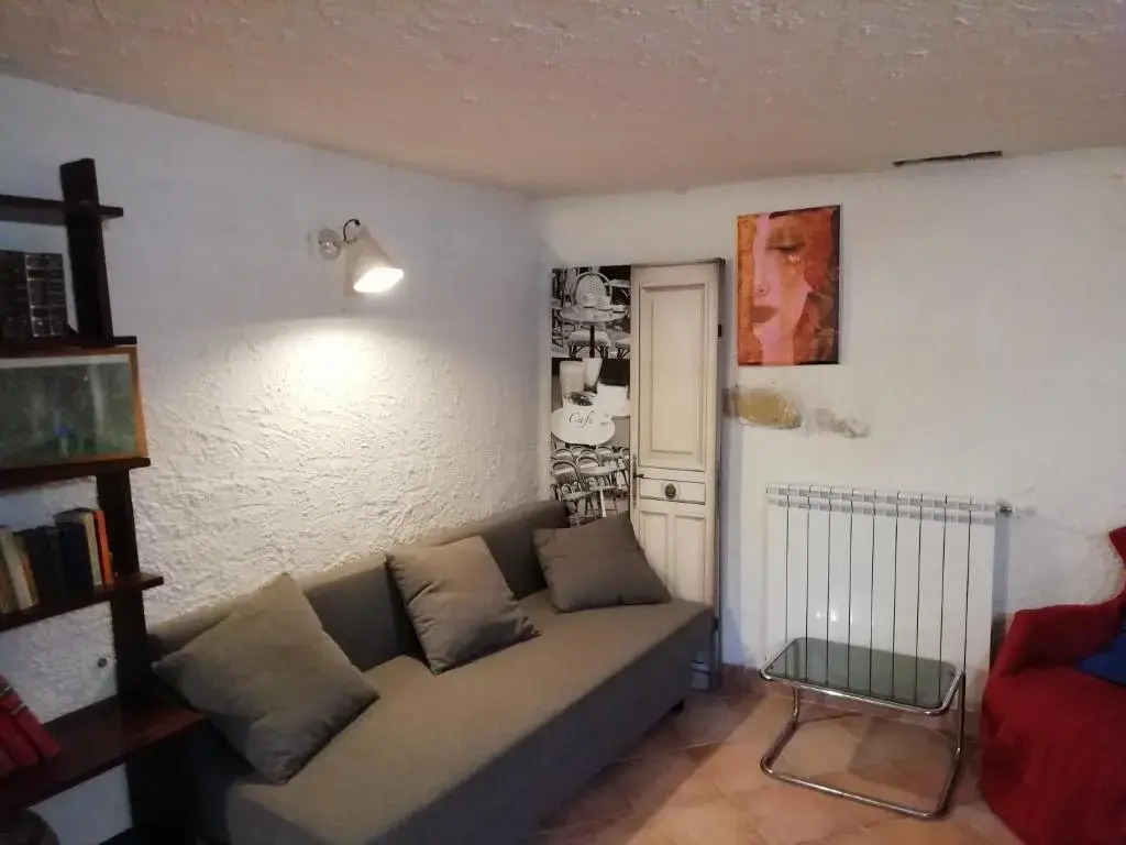 CASA LORENZO SULLE COLLINE DI LEVANTO e VICINO ALLE CINQUETERRE LT-0620