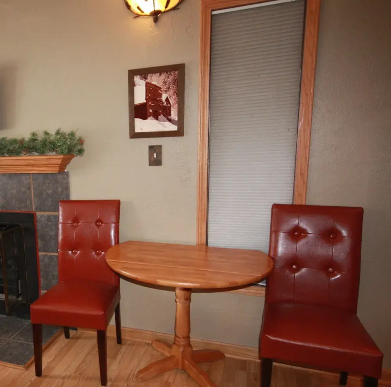 Four O'clock Lodge B05