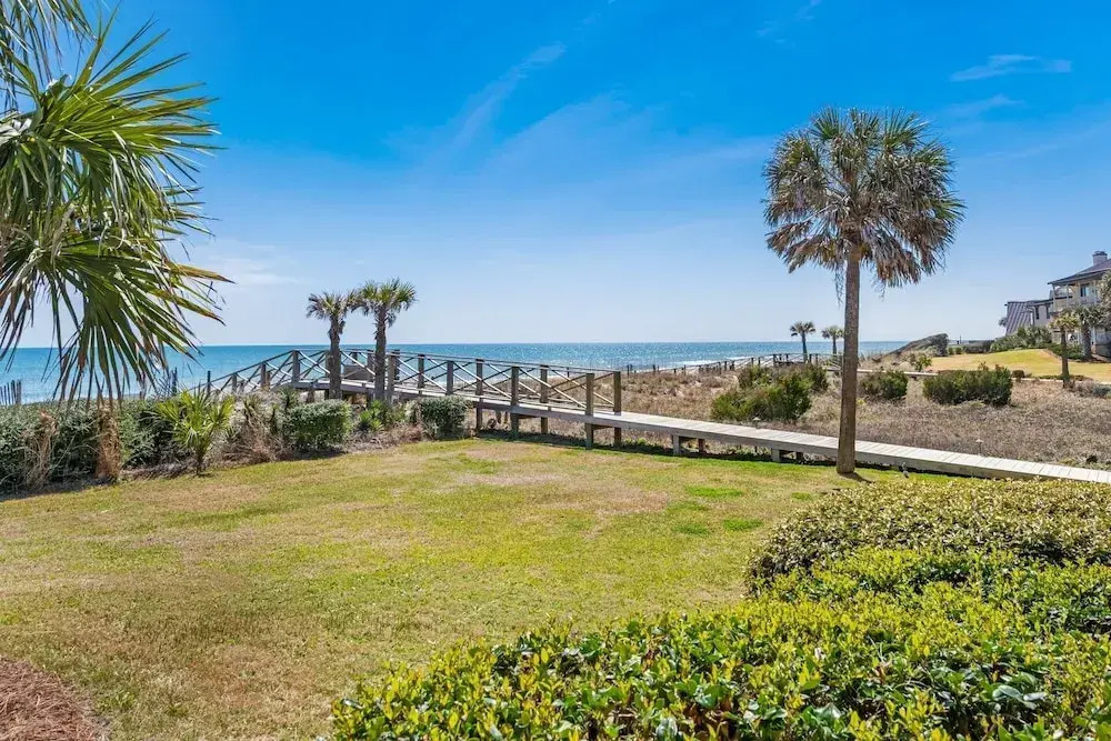 Sea Breeze - Great Oceanfront Views And Close To The Beach Club 3 Bedroom Villa by Peace Vacations