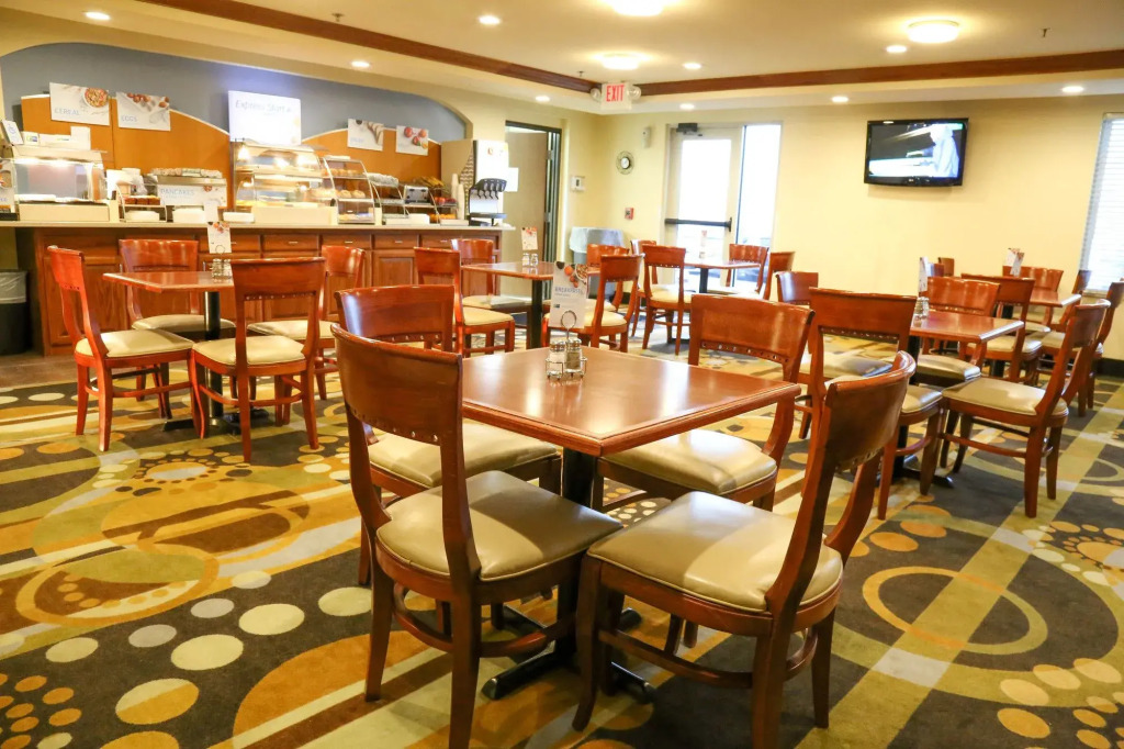 Lucilles Hotel, Restaurant, & Bar