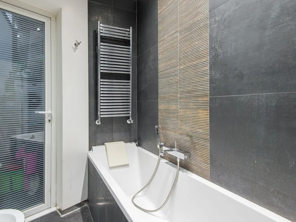 Coronari Enchanting Two Bedroom Apartment