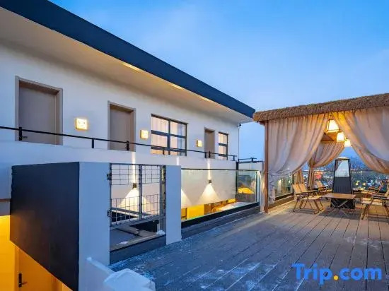 Xinzhou Huaxi Hot Spring Homestay (Xinzhou Ancient Town Branch)