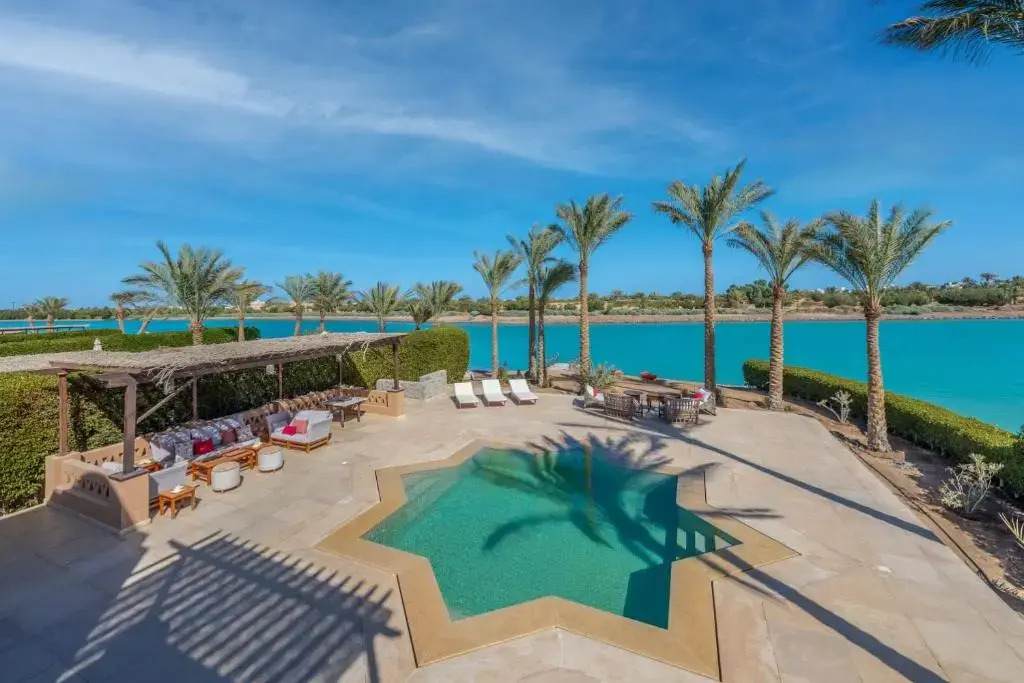 Chic 3BR Villa West Golf with Pool, Lagoon View & Guest House