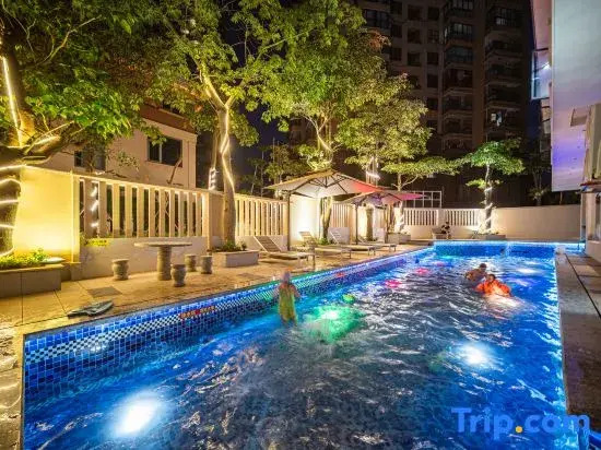 Lux Cabins Brilliant Villa Hotel (Dongshan Jinluwan Seaside Plaza)