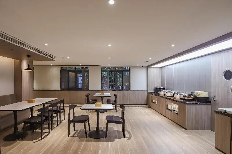 Hanting Hotel Nanjing Jiangpu Longhua Road Subway Station