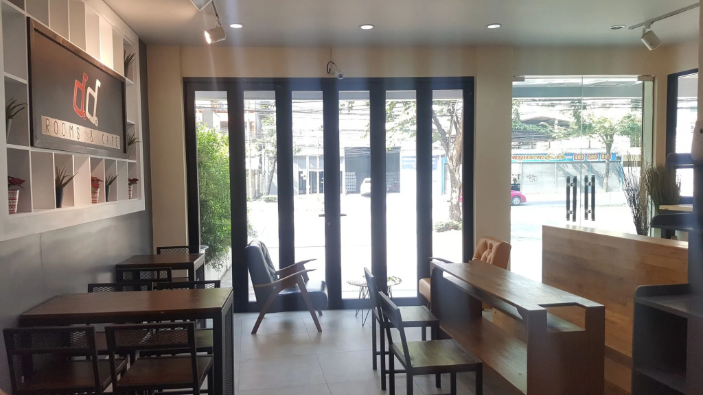 Double D Rooms & Cafe