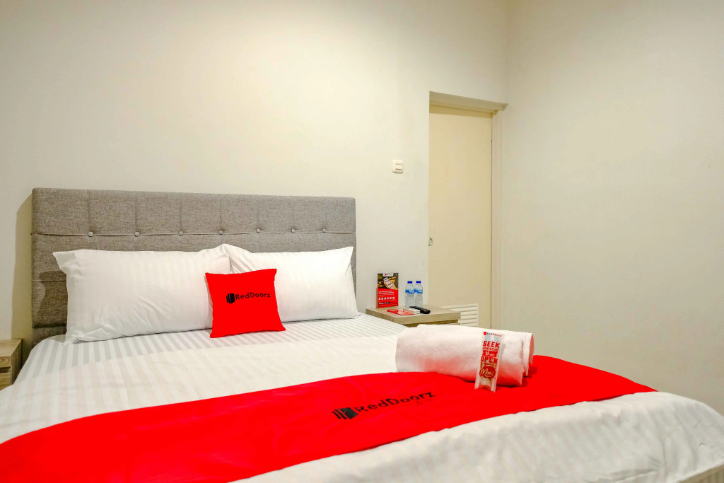 RedDoorz near Pasar Baru 3