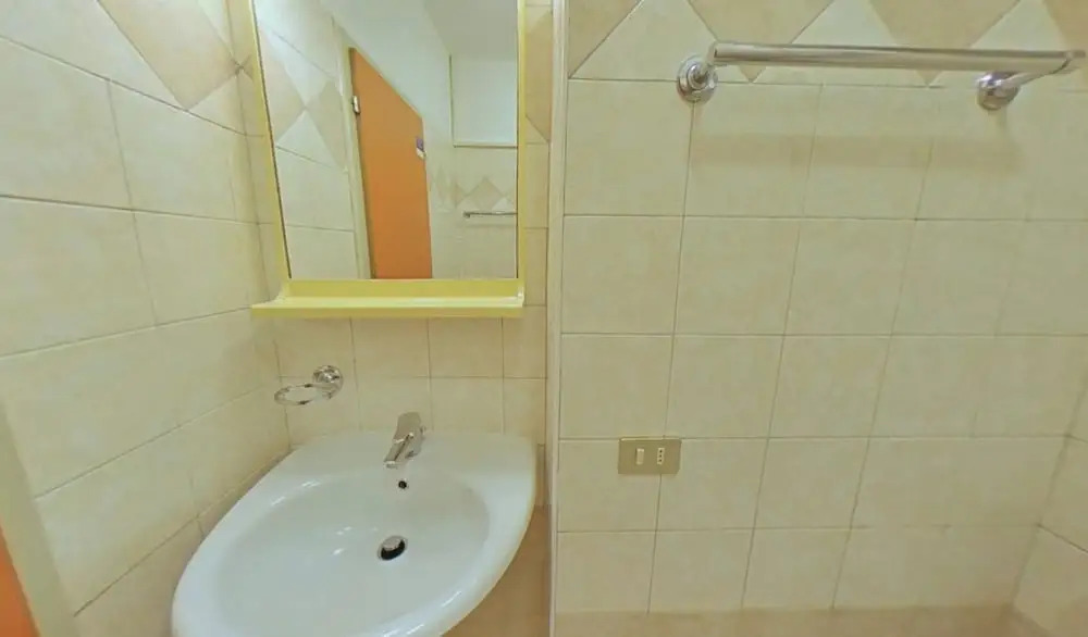 Convenient Beachside Studio With Pool