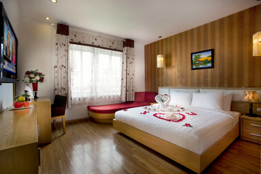 Tu Linh Palace Hotel