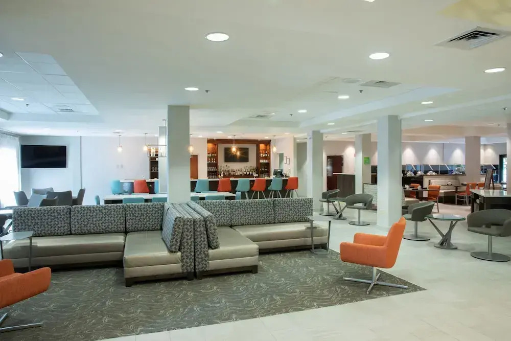 Holiday Inn Hotel & Suites Raleigh-Cary I-40 @Walnut St