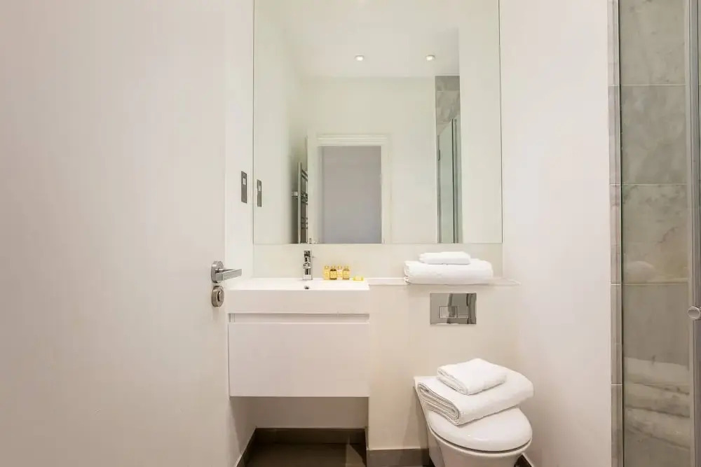 Beautiful 2BR Home in West Kensington, 6 Guests