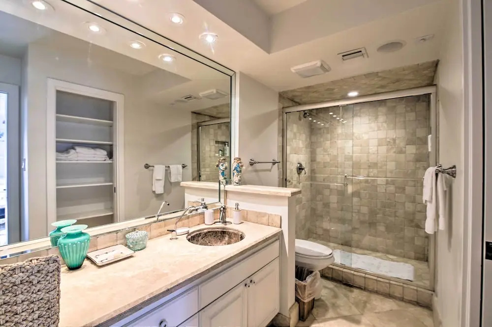 Modern Beachfront Condo w/ Pool & Beach Access!