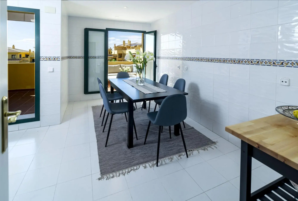 La-Beautiful 3 Bedroom Penthouse Close To Sea