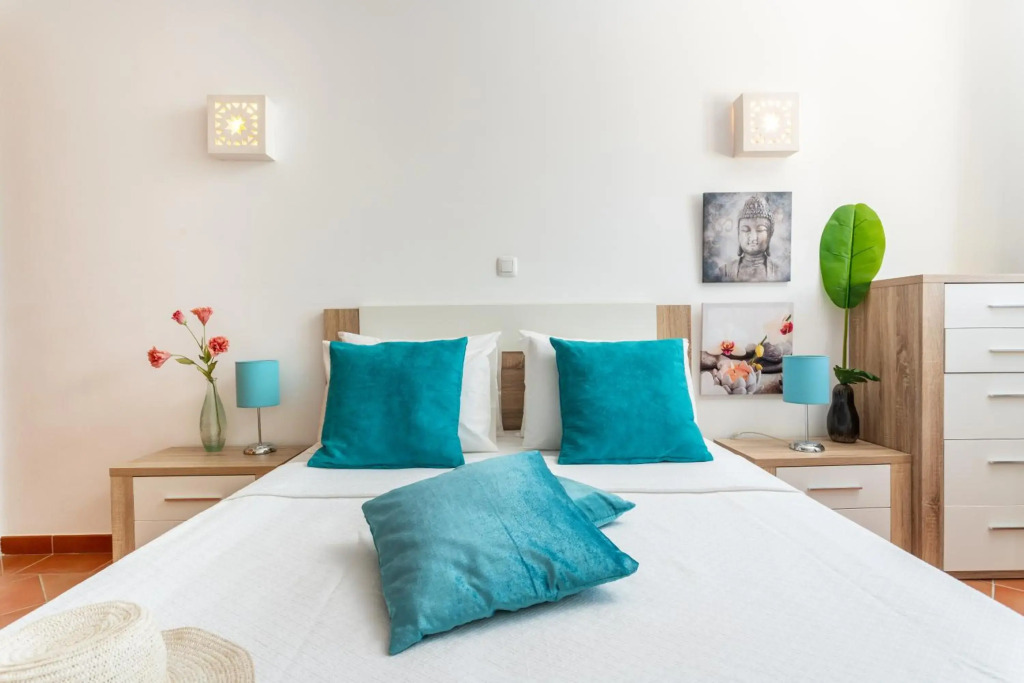 sunny apartment with sea view