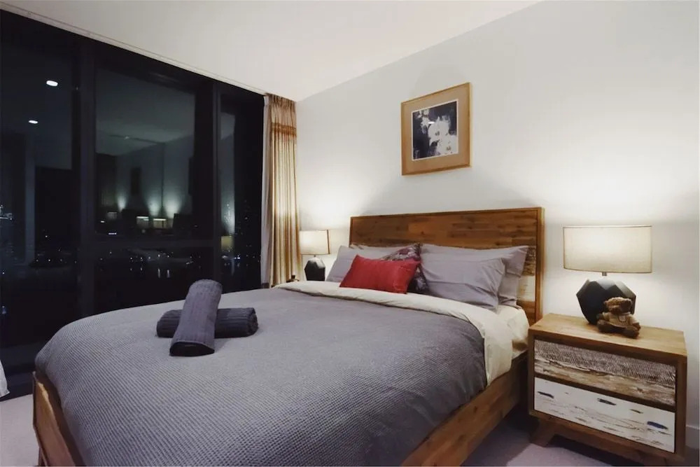 HFN Riverside Docklands Apartment