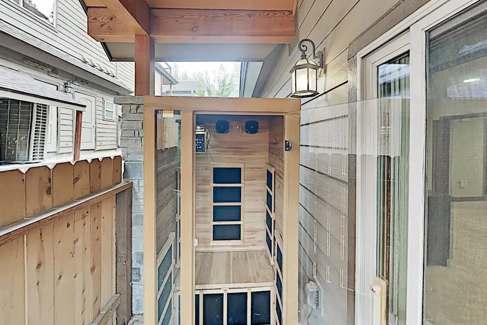 3987mant 3 Bedroom Condo