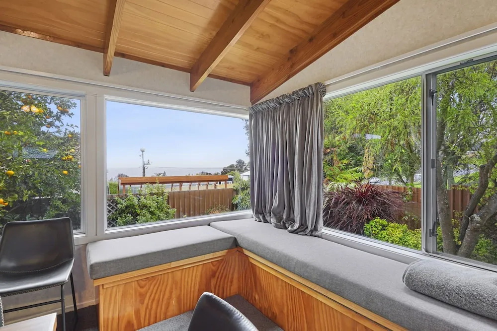 Lakeview Escape with spa - sauna - patio