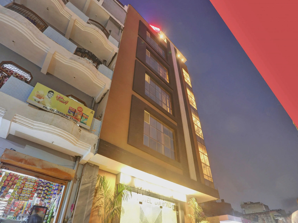 Super TOWNHOUSE THE HOTEL DIAMOND VASUNDHARA