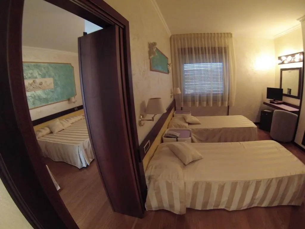 Benny Hotel