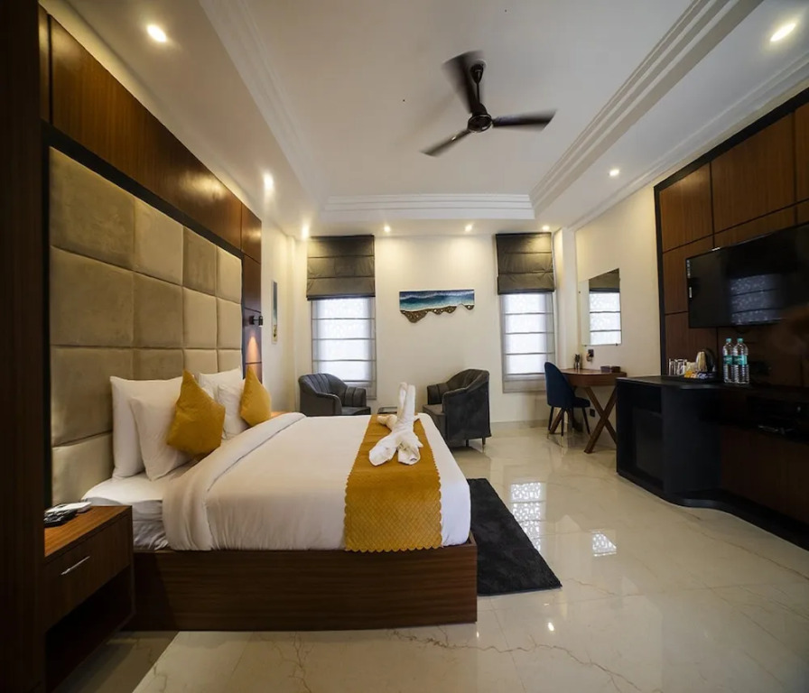HUE GUH The Porto Candolim