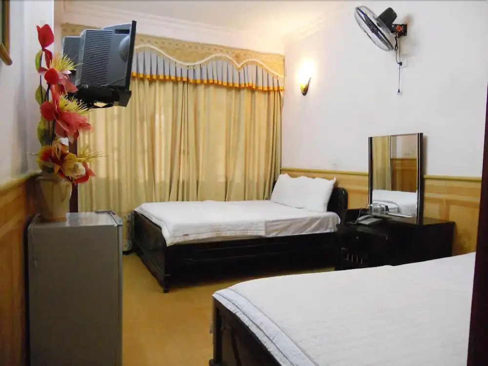 The Long Hotel
