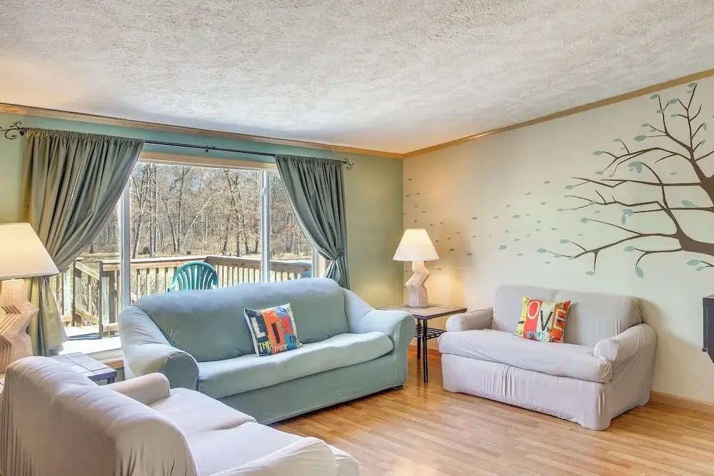 People and Paws Vacation Home by Wisconsin Dells!