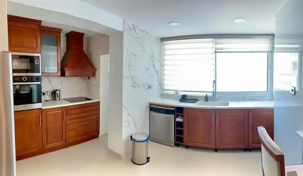 luxury 2 bed room apartment fully furnished
