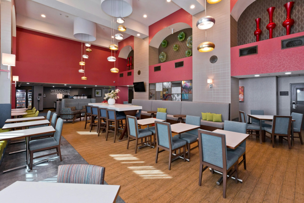 Hampton Inn & Suites Palm Desert