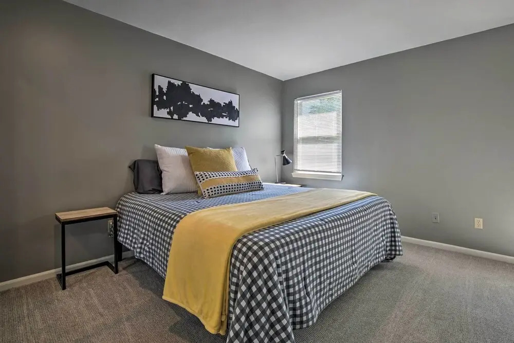 Modern Townhome w/ Fireplace: Near Stoll Park