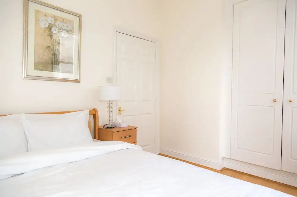 Modern 2 bed flat in historic building