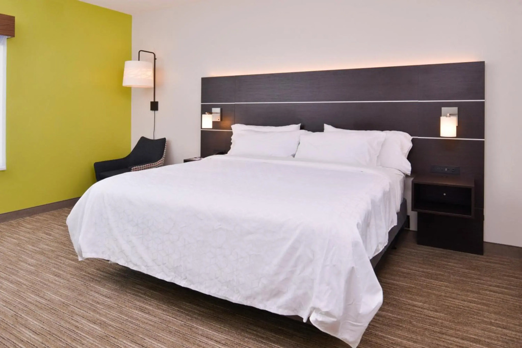 Holiday Inn Express & Suites Mall of America - MSP Airport by IHG