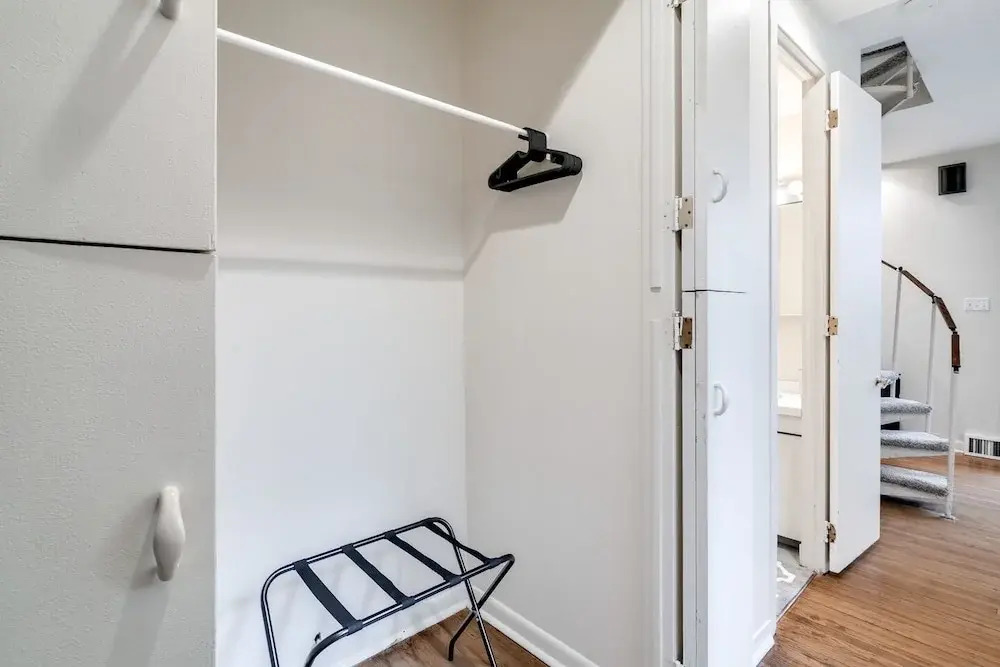 4 BD 2.5 Baths! Steps Away From Liberty Bell!