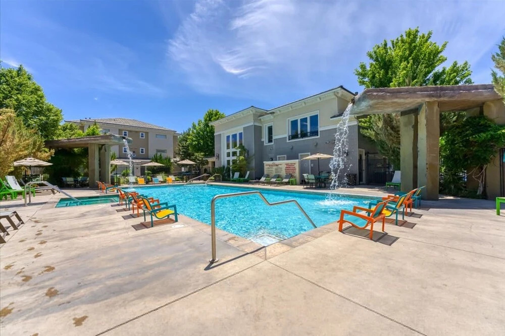 Relaxing 2-br Apt With Pool Hot Tub Gym and Basketball Court Access