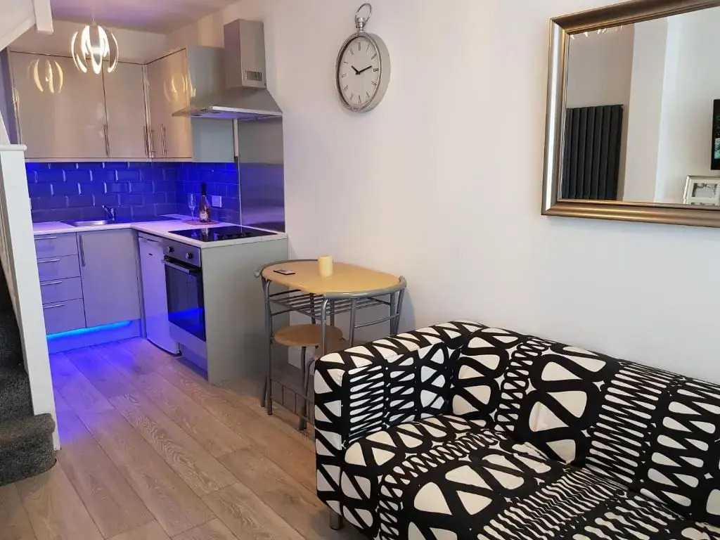 Webb place 2 bedroom apartment !
