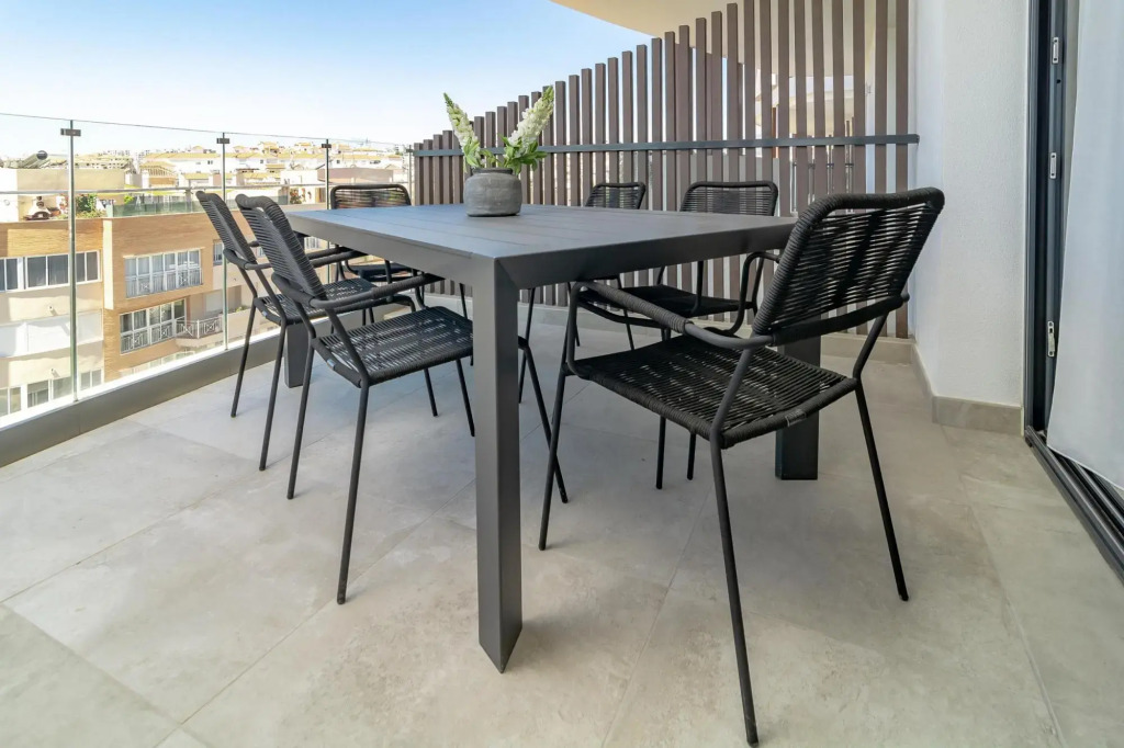INF3- Luxury apartment close to all amenities.