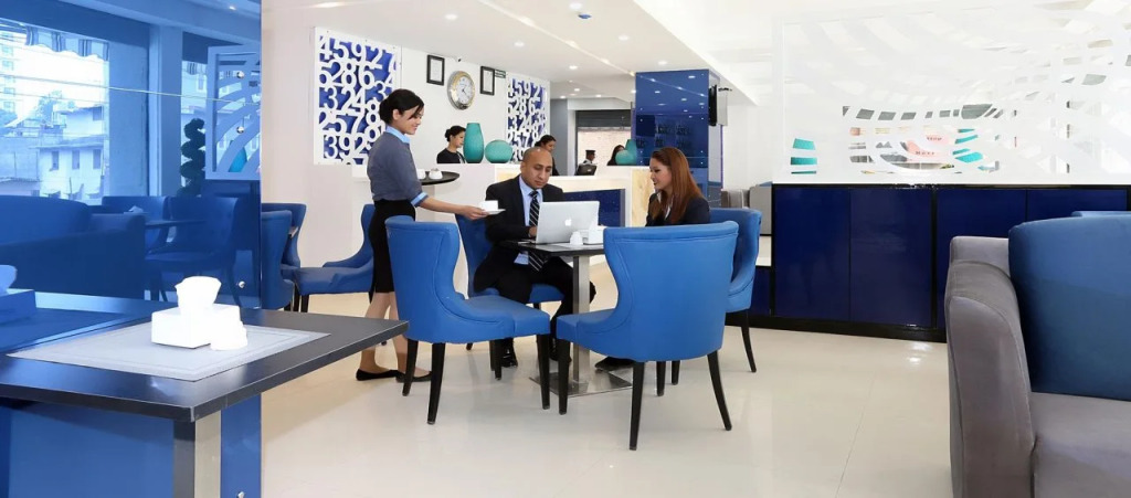 City Hotel & Suites