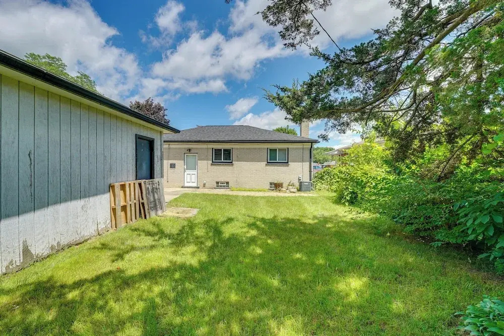 Westland Home w/ Yard ~ 20 Mi to Downtown Detroit