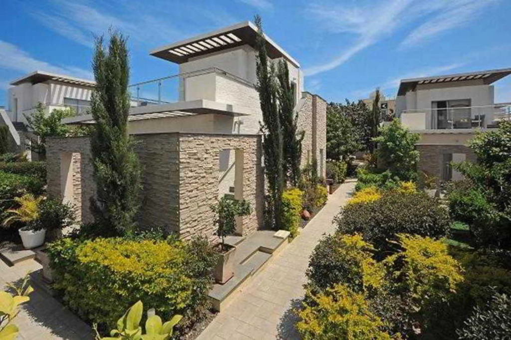 E-Hotel Larnaca Resort & Spa